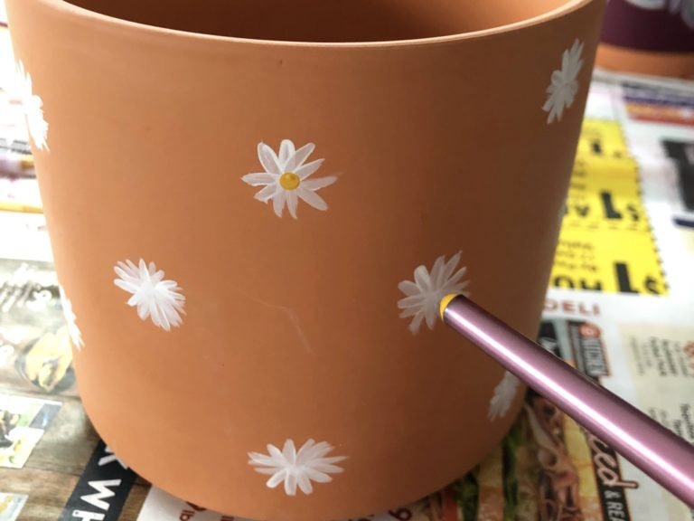 Painting Terracotta Pots in 4 Easy Steps