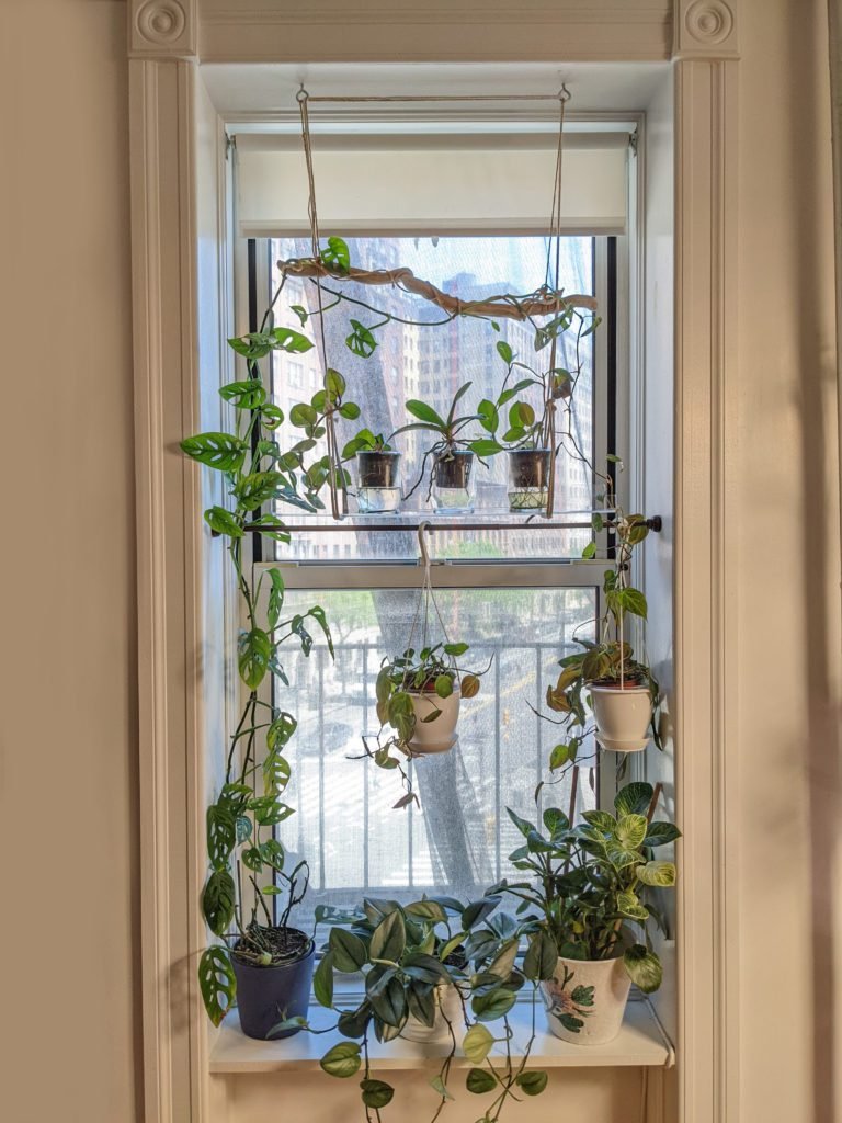 DIY: how to make a window shelf for plants